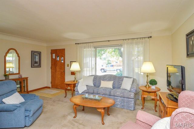 17 Blackburn Drive, Belleville, IL 62226