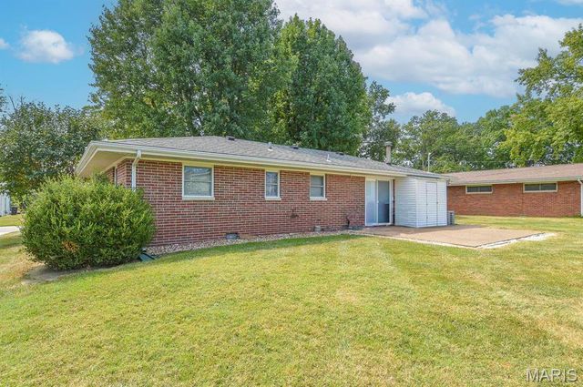 17 Blackburn Drive, Belleville, IL 62226