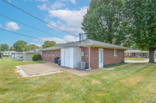 17 Blackburn Drive, Belleville, IL 62226