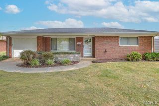 17 Blackburn Drive, Belleville, IL 62226
