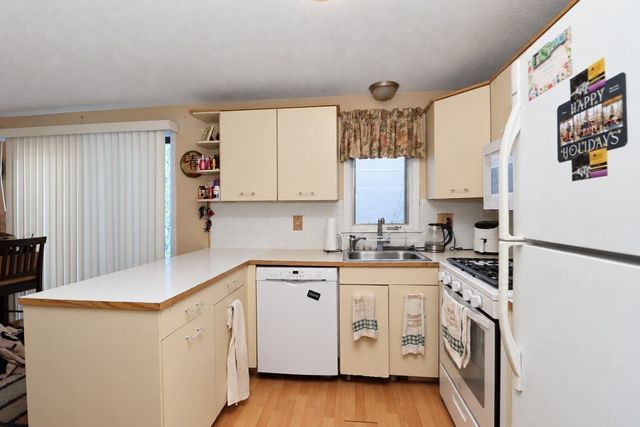 20 Angle St 10, Lowell, MA 01851