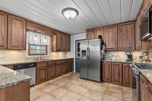 2284 WAUKAU ROAD, Omro, WI 54963