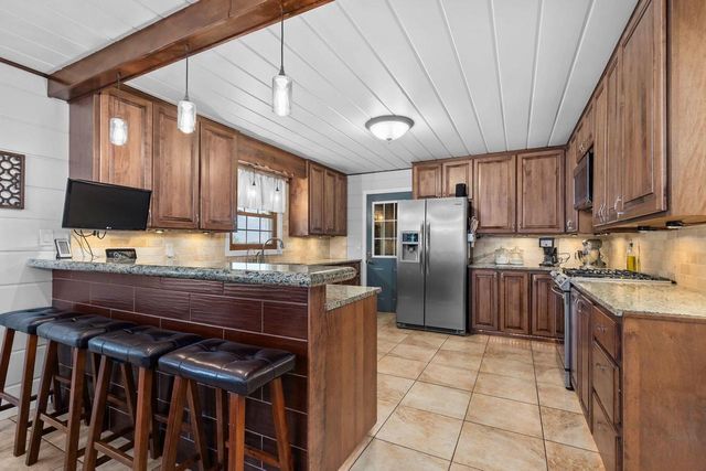 2284 WAUKAU ROAD, Omro, WI 54963