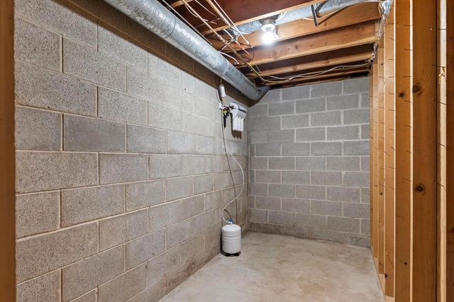 2284 WAUKAU ROAD, Omro, WI 54963