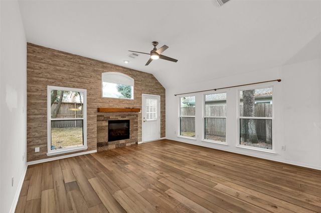 8031 Clarion Way, Houston, TX 77040