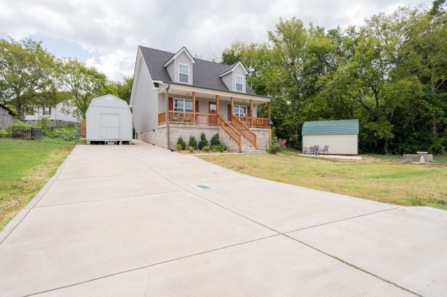 111 Matthews Dr, Lewisburg, TN 37091