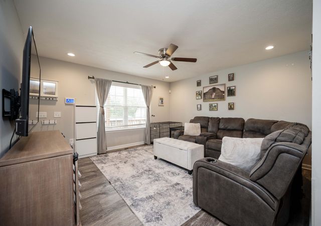 111 Matthews Dr, Lewisburg, TN 37091