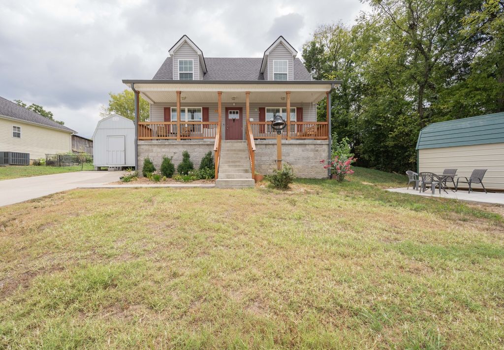 111 Matthews Dr, Lewisburg, TN 37091