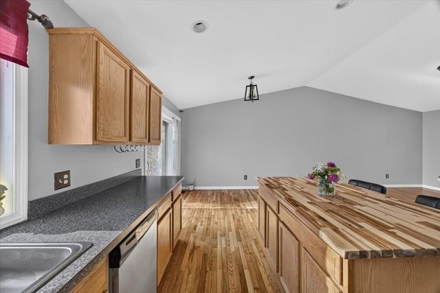 49 Shirley St, New Bedford, MA 02746