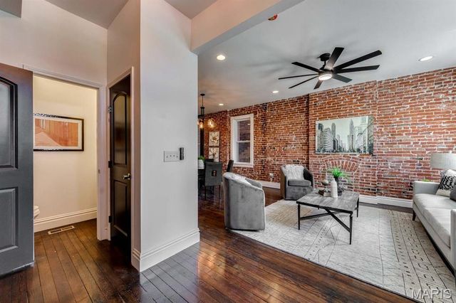 2739 Utah Street, St Louis, MO 63118