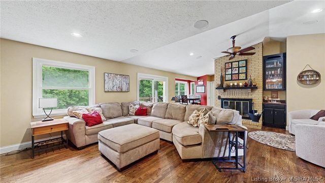 3014 Chimneywood Drive, Floyds Knobs, IN 47119