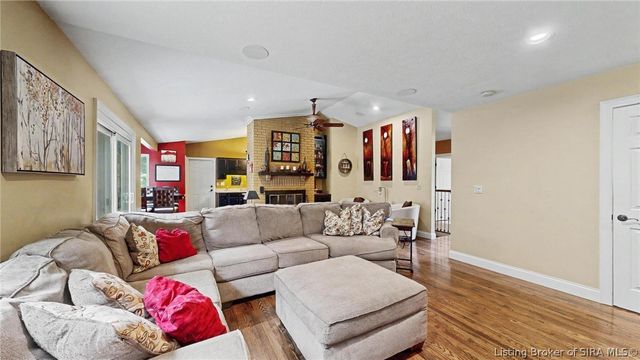 3014 Chimneywood Drive, Floyds Knobs, IN 47119
