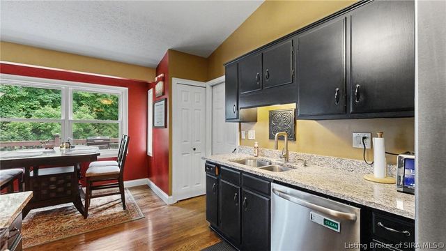 3014 Chimneywood Drive, Floyds Knobs, IN 47119