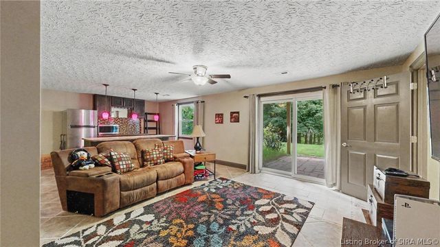 3014 Chimneywood Drive, Floyds Knobs, IN 47119