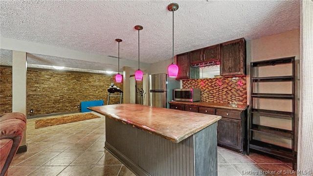3014 Chimneywood Drive, Floyds Knobs, IN 47119