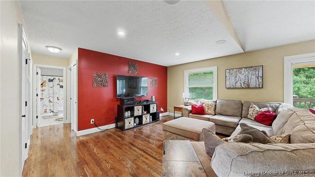 3014 Chimneywood Drive, Floyds Knobs, IN 47119