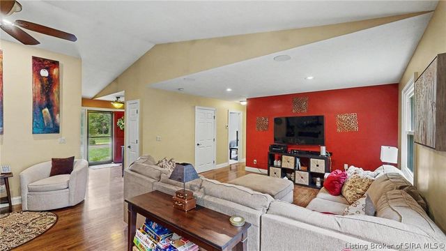 3014 Chimneywood Drive, Floyds Knobs, IN 47119