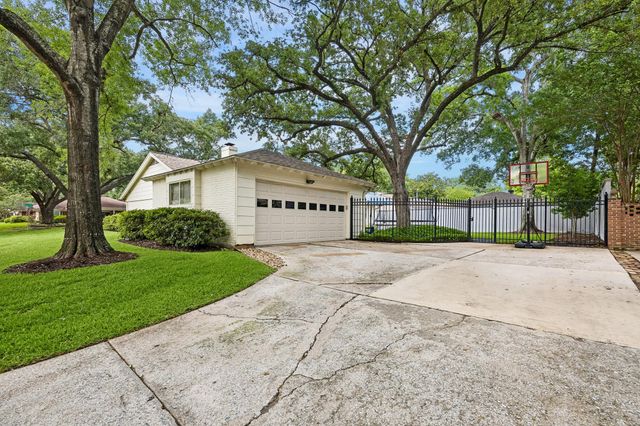 10047 Inwood Drive, Houston, TX 77042