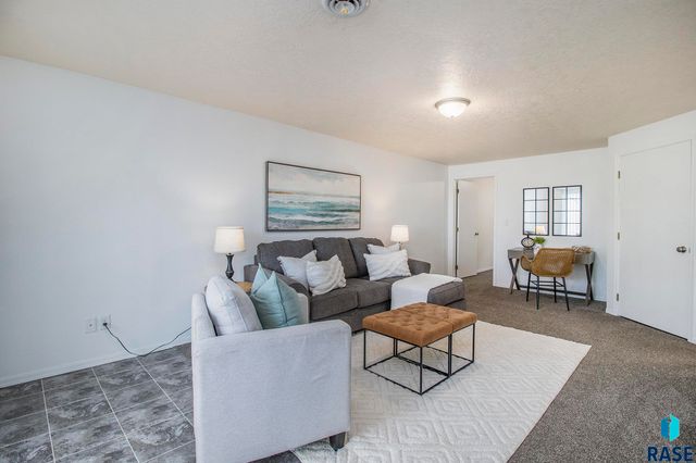 3072 E Bragstad Dr Drive, Sioux Falls, SD 57103