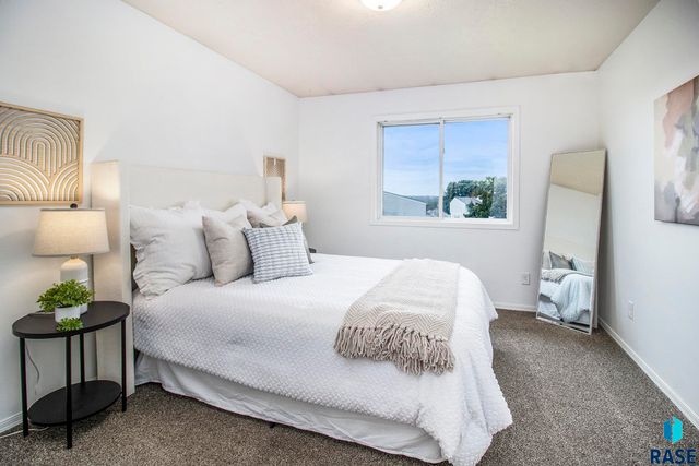 3072 E Bragstad Dr Drive, Sioux Falls, SD 57103