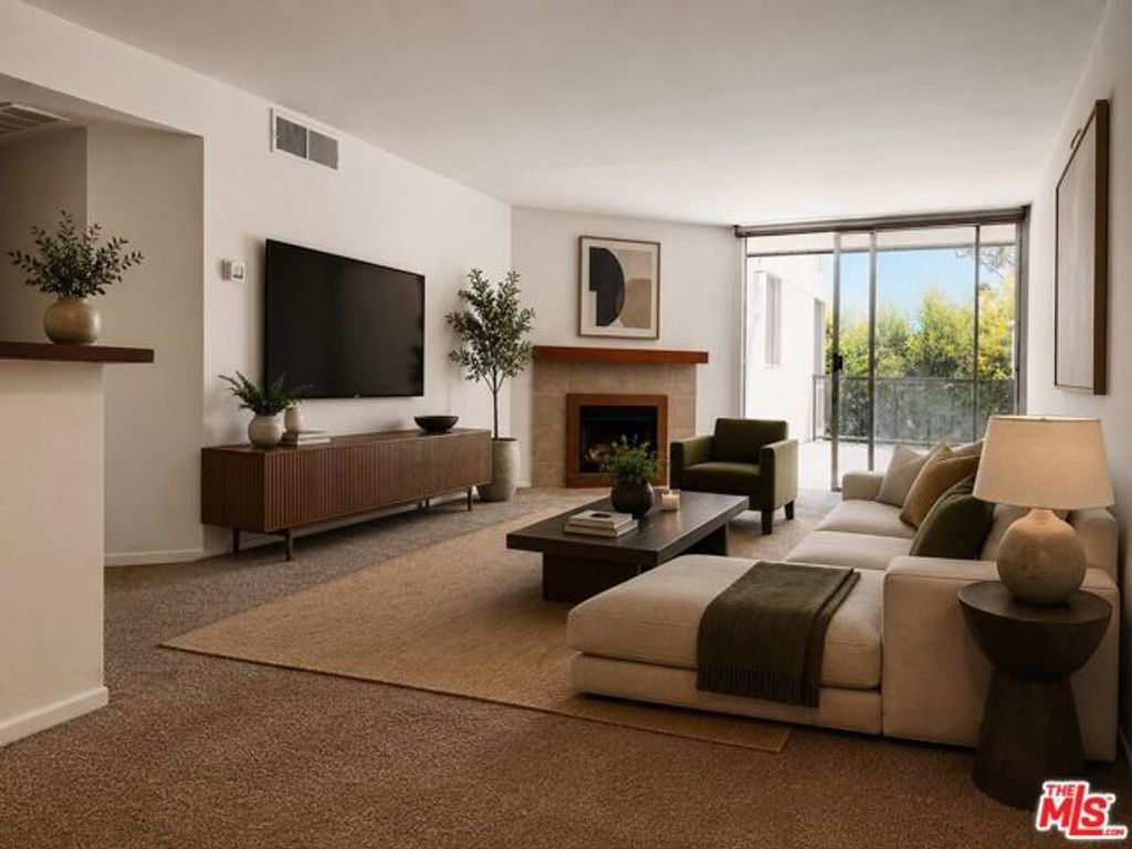 8530 Holloway Drive 222, West Hollywood, CA 90069