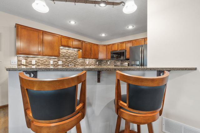 15221 Stonewood Terrace, Burnsville, MN 55306