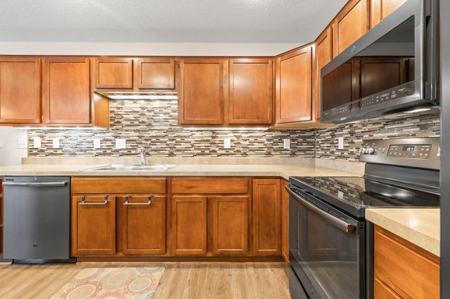 15221 Stonewood Terrace, Burnsville, MN 55306