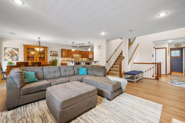 15221 Stonewood Terrace, Burnsville, MN 55306