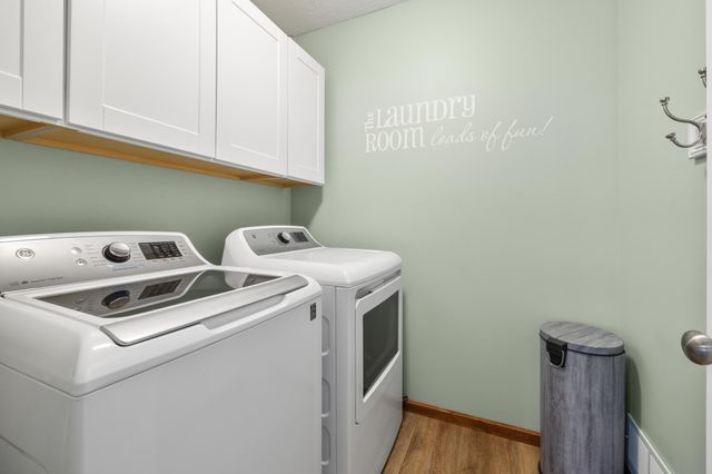 15221 Stonewood Terrace, Burnsville, MN 55306