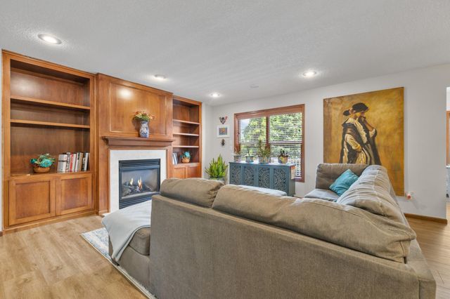 15221 Stonewood Terrace, Burnsville, MN 55306