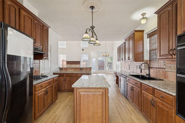 1084 Leisure Lane, Irving, TX 75063