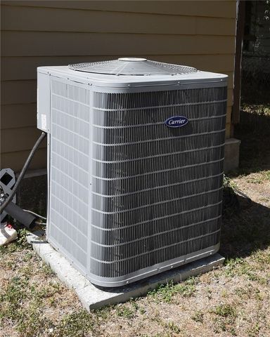 212 Hugh St, Sinton, TX 78387