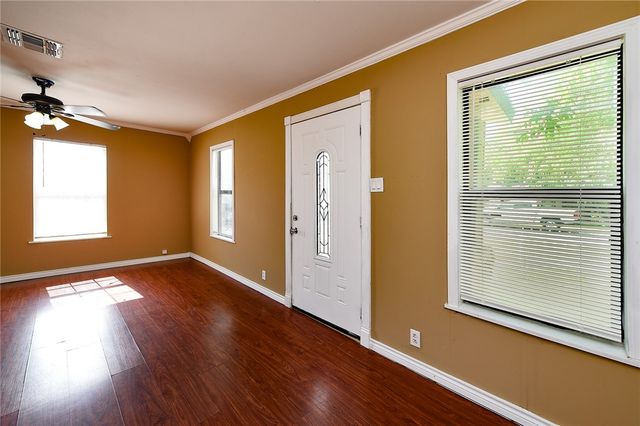 212 Hugh St, Sinton, TX 78387