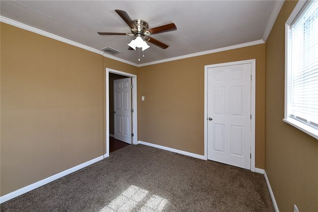 212 Hugh St, Sinton, TX 78387