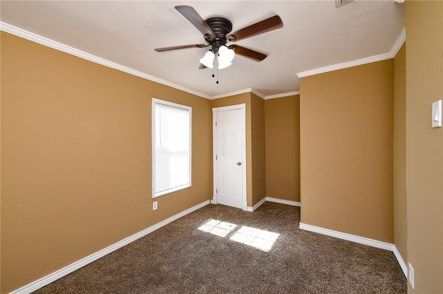 212 Hugh St, Sinton, TX 78387