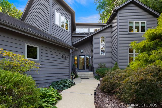915 Knollwood Lane, West Chicago, IL 60185