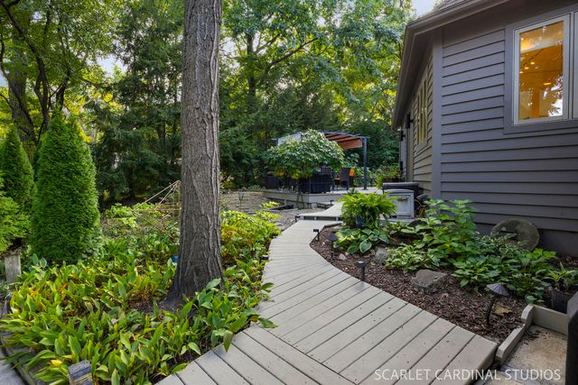 915 Knollwood Lane, West Chicago, IL 60185