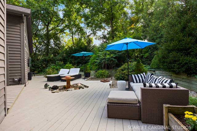915 Knollwood Lane, West Chicago, IL 60185