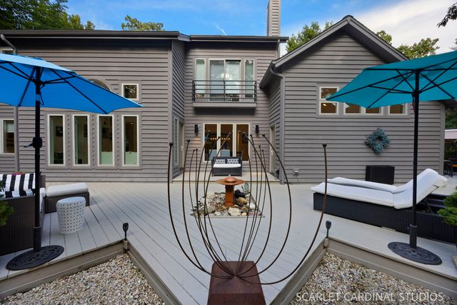 915 Knollwood Lane, West Chicago, IL 60185