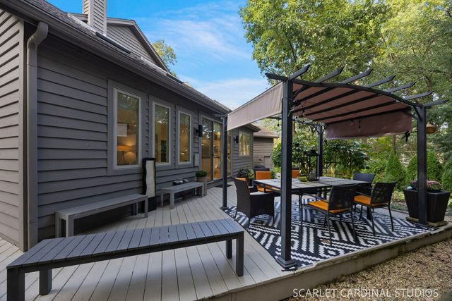 915 Knollwood Lane, West Chicago, IL 60185