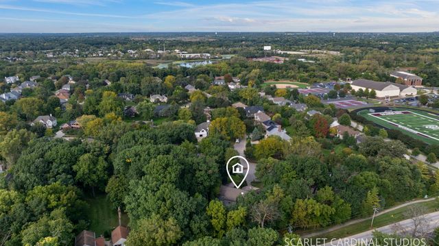 915 Knollwood Lane, West Chicago, IL 60185