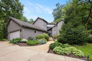 915 Knollwood Lane, West Chicago, IL 60185
