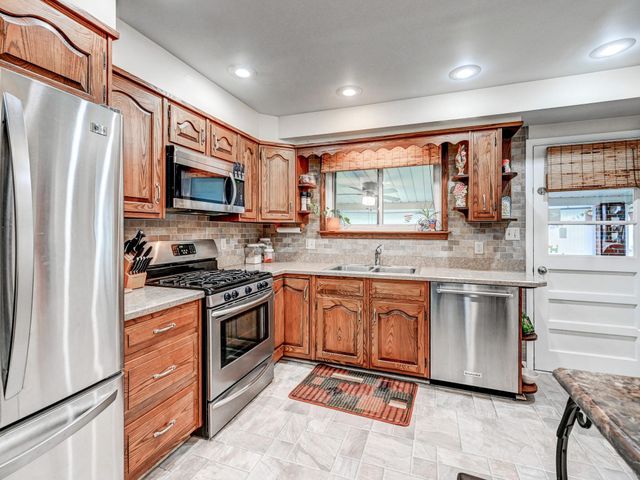 8416 AVERY RD, Rosedale, MD 21237