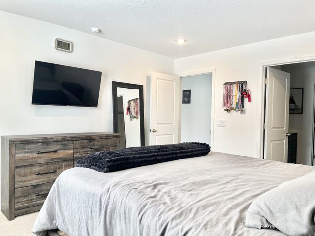 10325 Woodsong Cove, New Haven, IN 46774