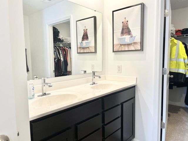 10325 Woodsong Cove, New Haven, IN 46774