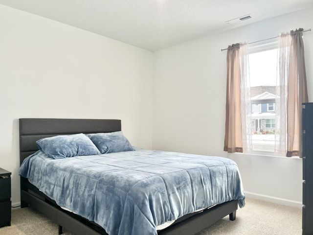 10325 Woodsong Cove, New Haven, IN 46774