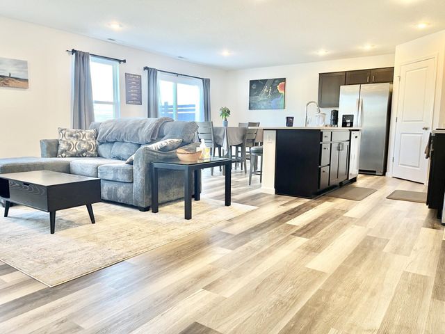 10325 Woodsong Cove, New Haven, IN 46774