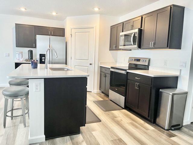 10325 Woodsong Cove, New Haven, IN 46774