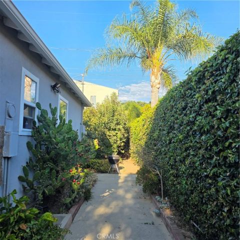 8956 Gladbeck Avenue, Northridge, CA 91324