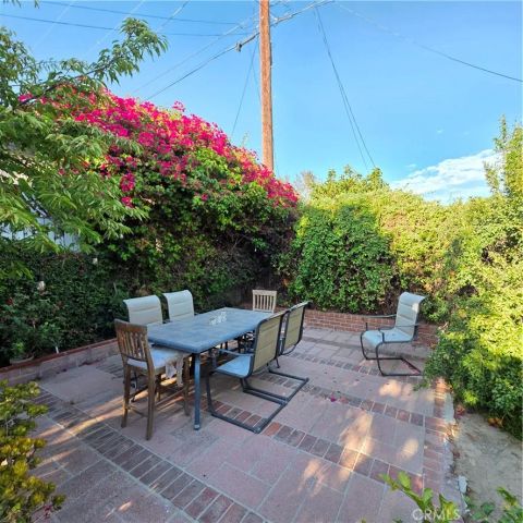 8956 Gladbeck Avenue, Northridge, CA 91324